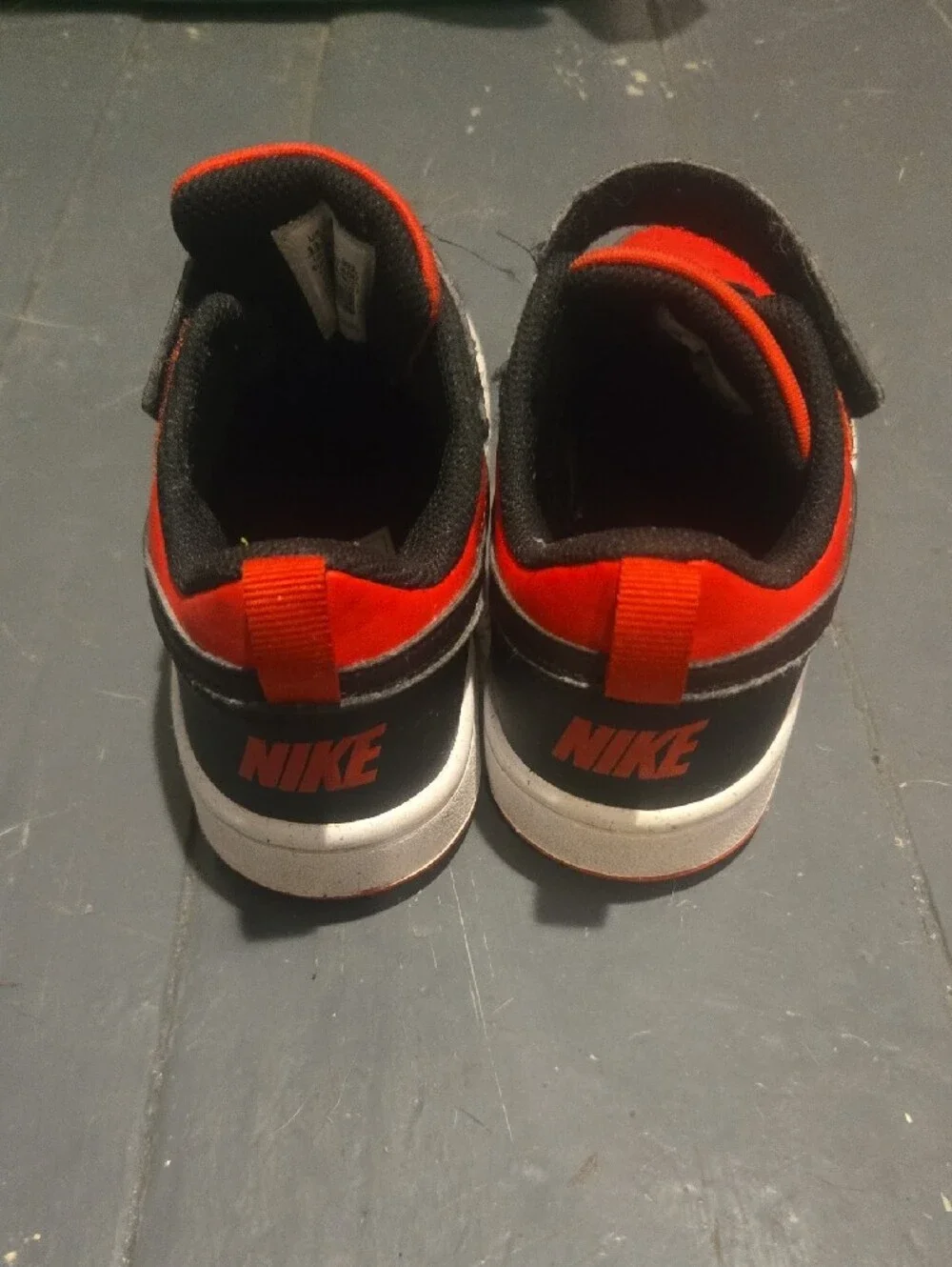 Nike Kids Red and Black Low-Top Sneakers